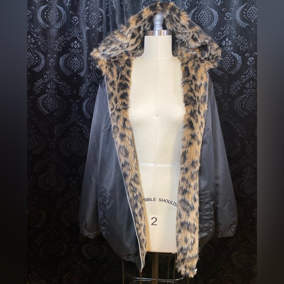 Reversible Women's Black Jacket with Leopard Print Faux Fur - Picture 1 of 3